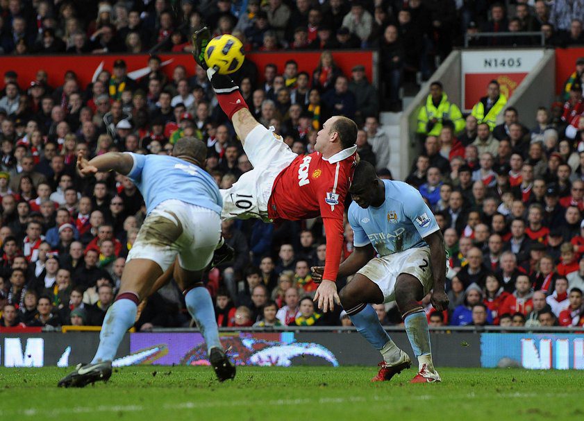 Wayne Rooney scores an amazing overhead kick for Manchester United
